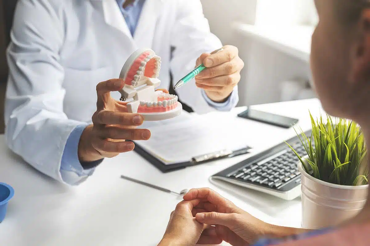 What to Expect When Visiting an Implant Dentist Houston, TX and a Cosmetic Dentist Houston, TX What to Expect When Visiting an Implant Dentist Houston, TX and a Cosmetic Dentist Houston, TX